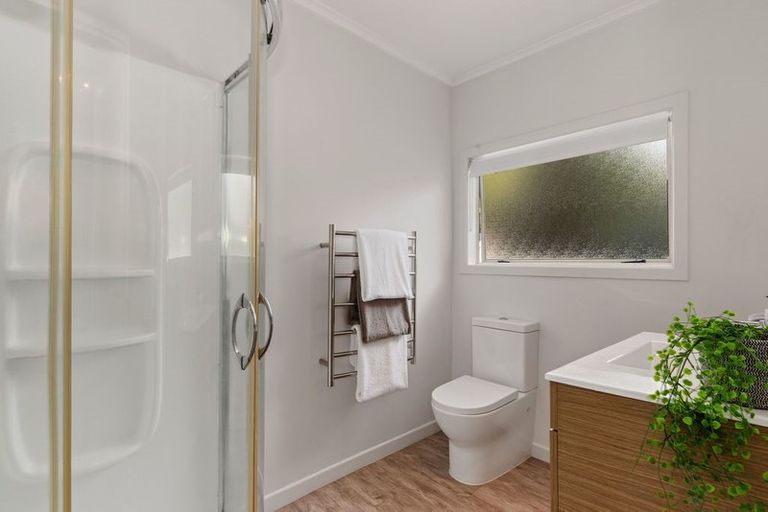 Photo of property in 41 Pohutukawa Avenue, Red Beach, 0932