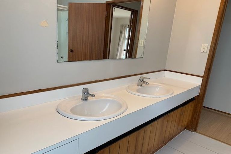 Photo of property in 2/19 Murvale Drive, Bucklands Beach, Auckland, 2014