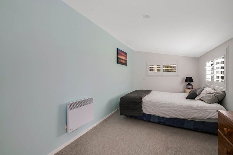 Photo of property in 6 Lancelot Road, Orewa, 0931