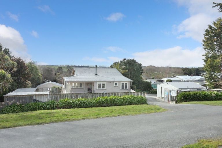 Photo of property in 110 Hastings Street, Halcombe, Feilding, 4779