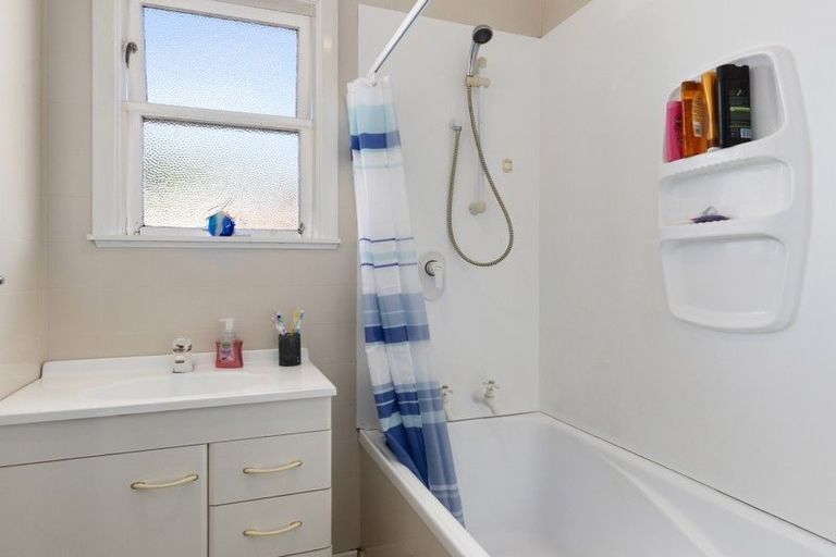 Photo of property in 39 Atiawa Crescent, Waiwhetu, Lower Hutt, 5010