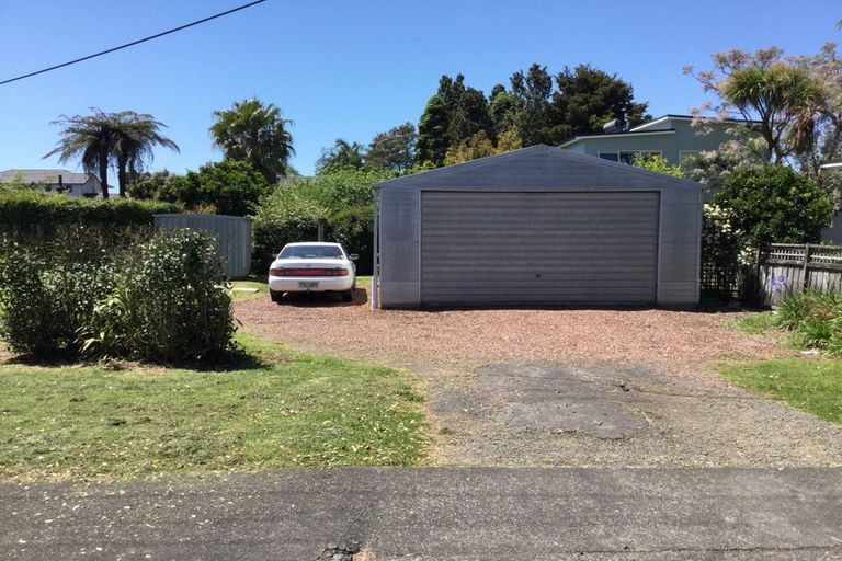 Photo of property in 64 Taikata Road, Te Atatu Peninsula, Auckland, 0610