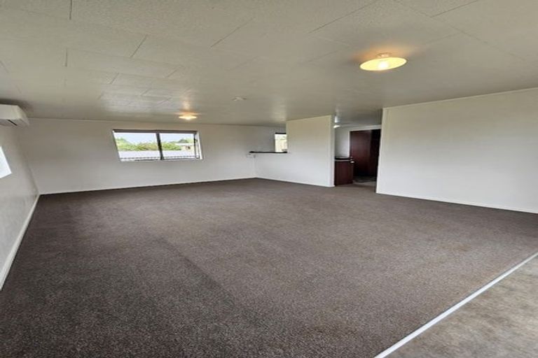 Photo of property in 71 Queenwood Road, Levin, 5510