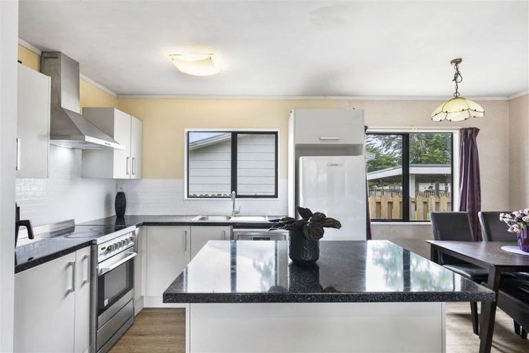 Photo of property in 1/12 Aurea Avenue, Pakuranga, Auckland, 2010