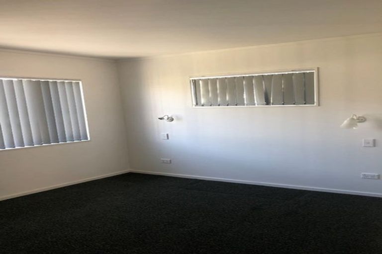 Photo of property in 8 Dennis Road, Papatoetoe, Auckland, 2025