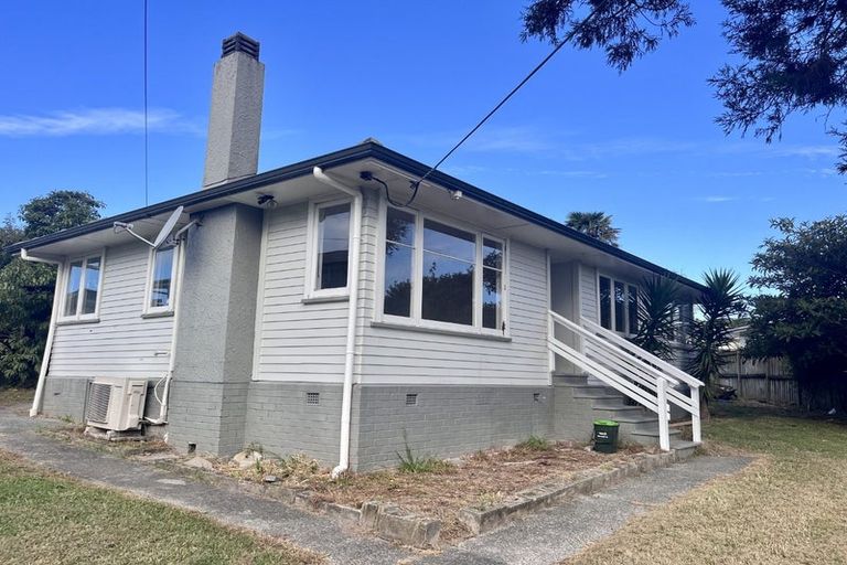 Photo of property in 3 Ozich Avenue, Te Atatu South, Auckland, 0610