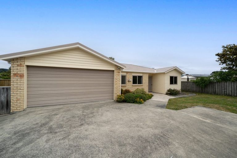 Photo of property in 4a Mana Avenue, Titahi Bay, Porirua, 5022