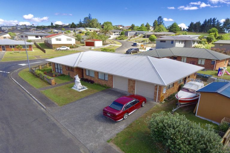 Photo of property in 2 Rata Avenue, Huntly, 3700