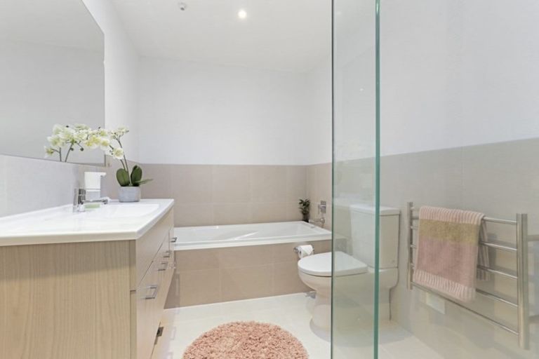 Photo of property in 80 Hobsonville Point Road, Hobsonville, Auckland, 0616