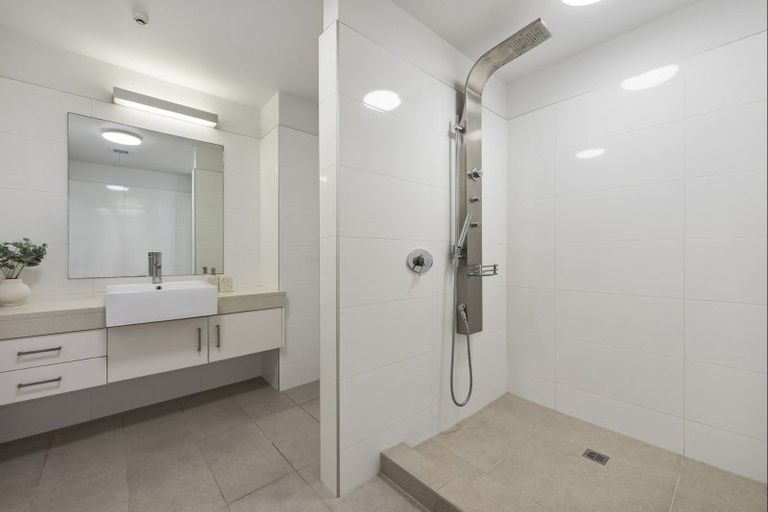 Photo of property in 10/48 Marine Parade, Mount Maunganui, 3116