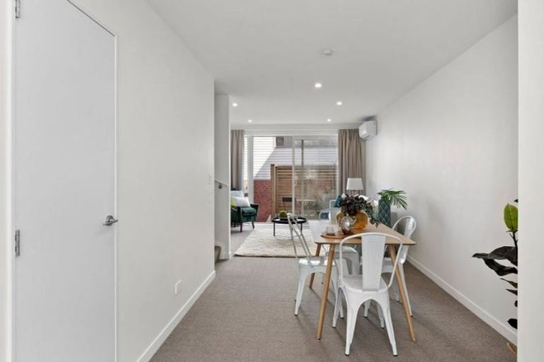 Photo of property in 24u3 Princess Terrace, Newtown, Wellington, 6021