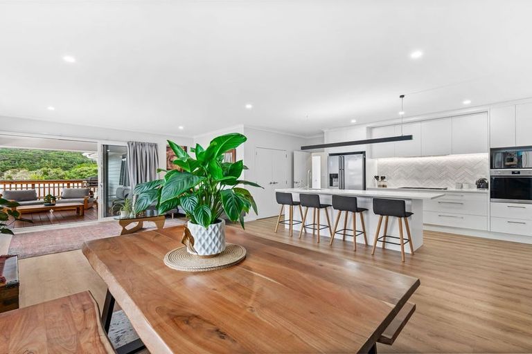 Photo of property in 37 Josh Road, Huapai, Kumeu, 0810