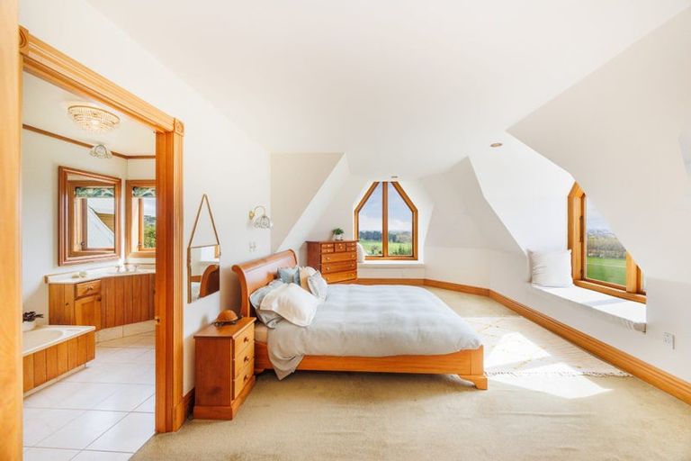 Photo of property in 96 Clifton Terrace, Fitzherbert, Palmerston North, 4410