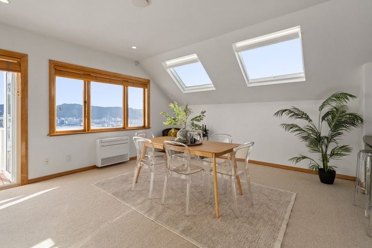 Photo of property in 78 The Crescent, Roseneath, Wellington, 6011