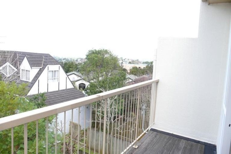 Photo of property in 268/2a Onewa Road, Birkenhead, Auckland, 0626