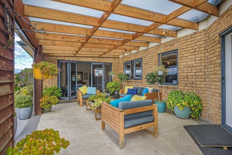 Photo of property in 8 Crabapple Close, Milson, Palmerston North, 4414