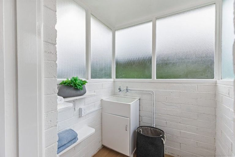 Photo of property in 1/14 Westwell Road, Belmont, Auckland, 0622