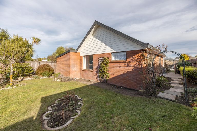 Photo of property in 1/20 Kirsten Place, Parklands, Christchurch, 8083