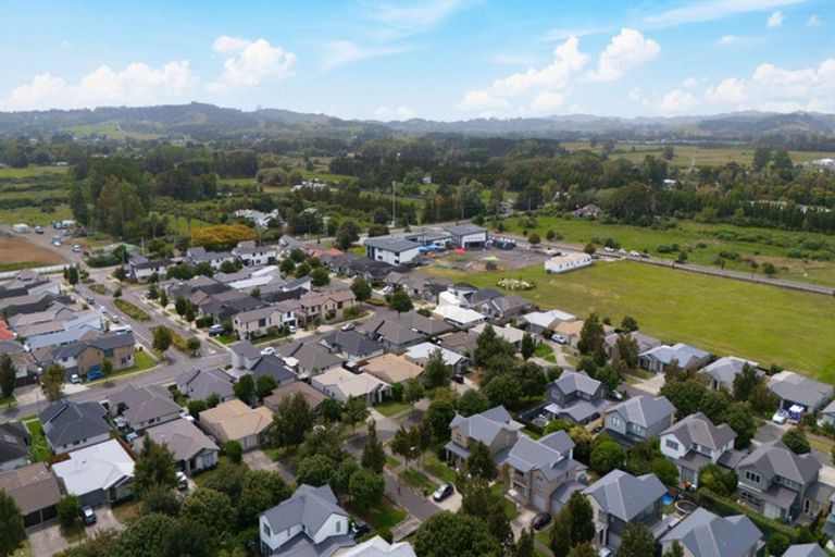 Photo of property in 106 Popokatea Drive, Takanini, 2112