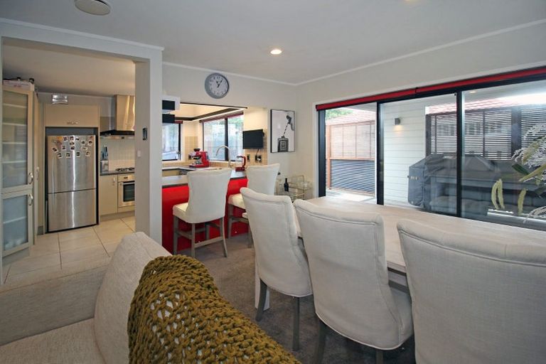 Photo of property in 30 Corunna Road, Milford, Auckland, 0620