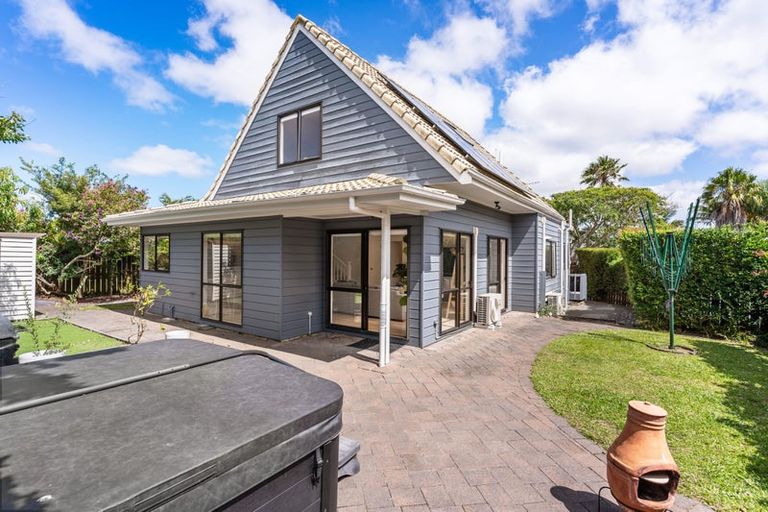 Photo of property in 2/13 Pinewood Grove, Botany Downs, Auckland, 2010