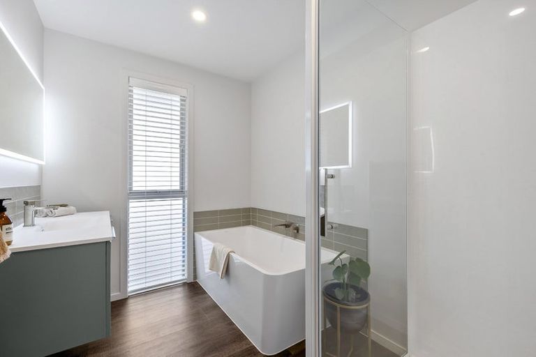 Photo of property in 233 Devonport Road, Tauranga, 3110