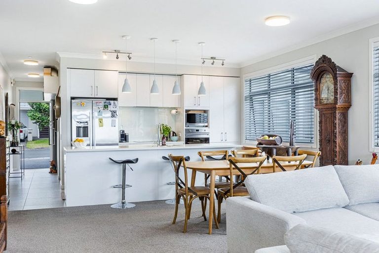 Photo of property in 52 Landmark Terrace, Orewa, 0931