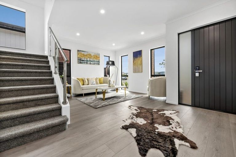 Photo of property in 8 Pineview Drive, Rosehill, Papakura, 2113