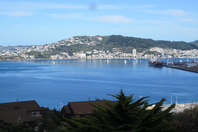 Photo of property in 64 Rama Crescent, Khandallah, Wellington, 6035