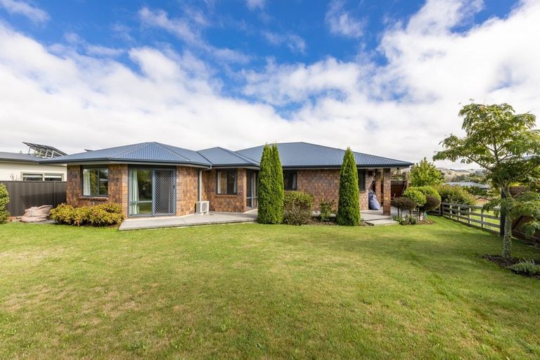 Photo of property in 10 Parkland Drive, Waipawa, 4210