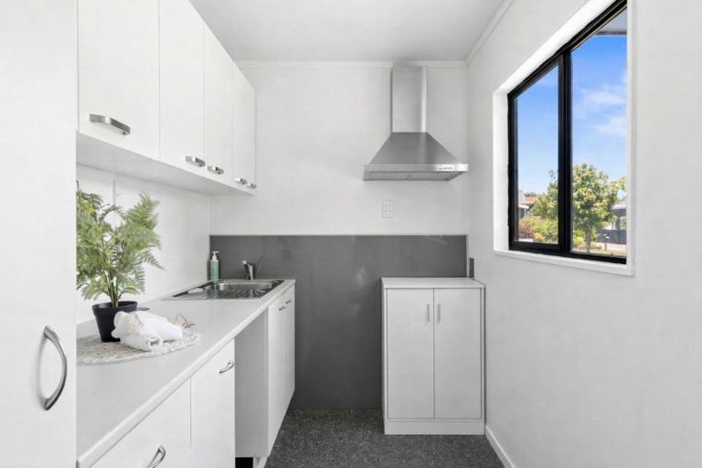 Photo of property in 73 Gilbass Avenue, Hamilton Lake, Hamilton, 3204