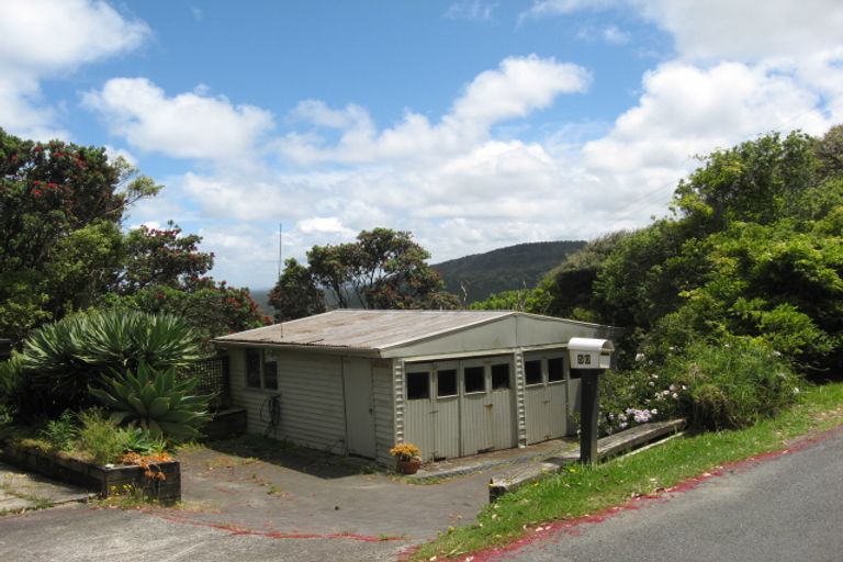 Photo of property in 50 Domain Crescent, Muriwai, Waimauku, 0881