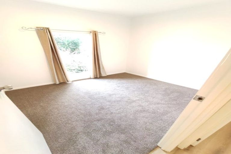 Photo of property in 12 Colwill Road, Massey, Auckland, 0614