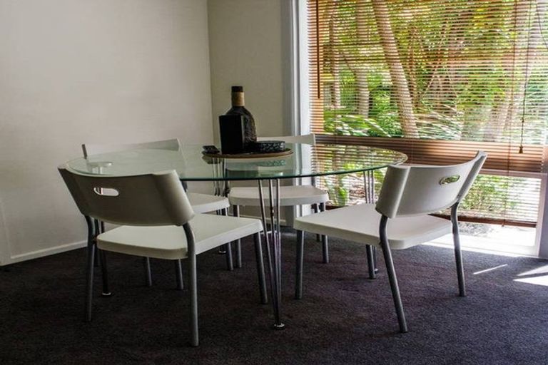 Photo of property in 34 Sandown Road, Rothesay Bay, Auckland, 0630
