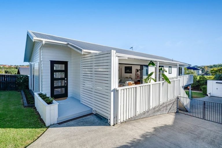 Photo of property in 4 Serene Place, Gulf Harbour, Whangaparaoa, 0930