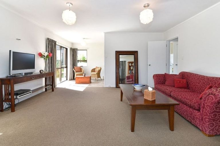 Photo of property in 14 Melandra Road, Stanmore Bay, Whangaparaoa, 0932