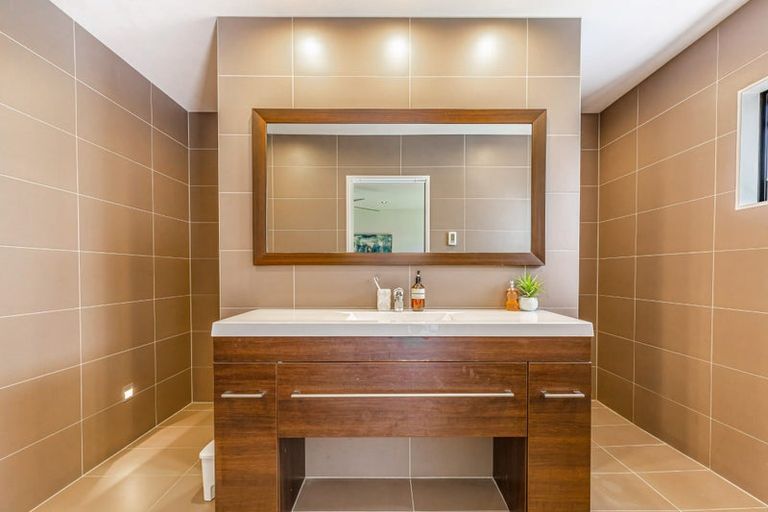 Photo of property in 19 Hamurana Place, Te Atatu Peninsula, Auckland, 0610