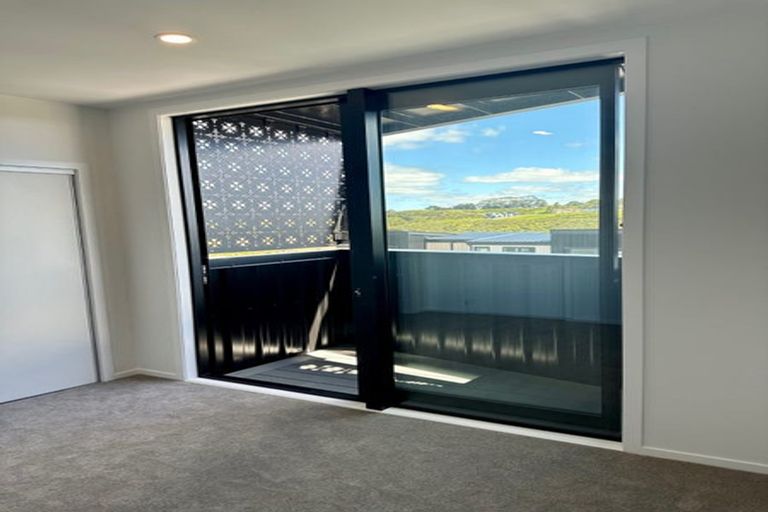 Photo of property in 10/19 Windlass Street, Long Bay, Auckland, 0630