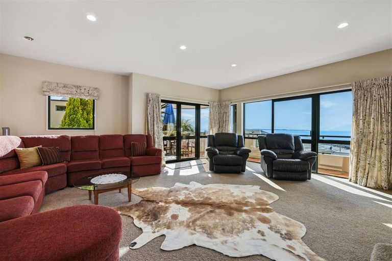 Photo of property in 139 Moncks Spur Road, Redcliffs, Christchurch, 8081