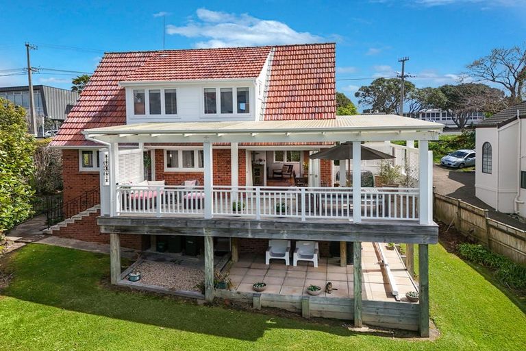 Photo of property in 47 Forrest Hill Road, Milford, Auckland, 0620