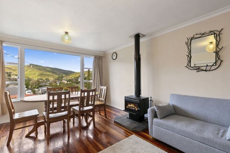 Photo of property in 16a Thurleigh Grove, Karori, Wellington, 6012