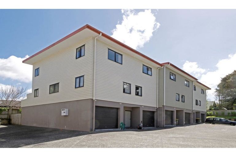 Photo of property in 12/46 Carlos Drive, Flat Bush, Auckland, 2016
