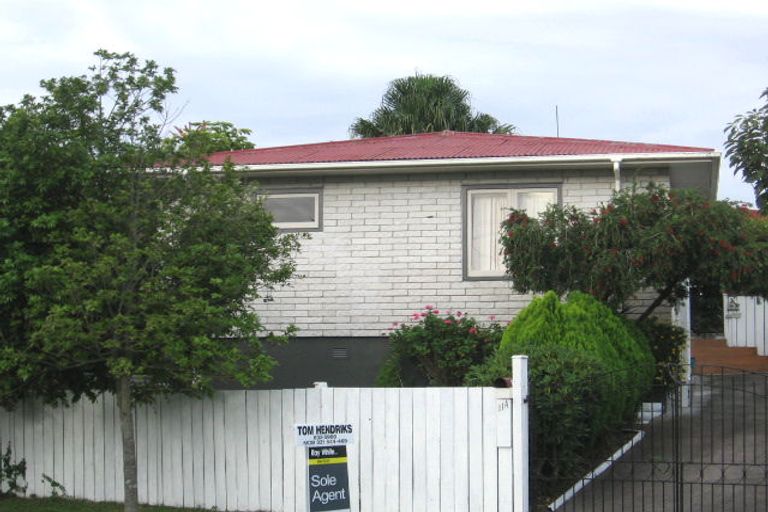 Photo of property in 11 Sheehan Road, Te Atatu South, Auckland, 0610