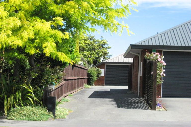 Photo of property in 64 Apsley Drive, Avonhead, Christchurch, 8042