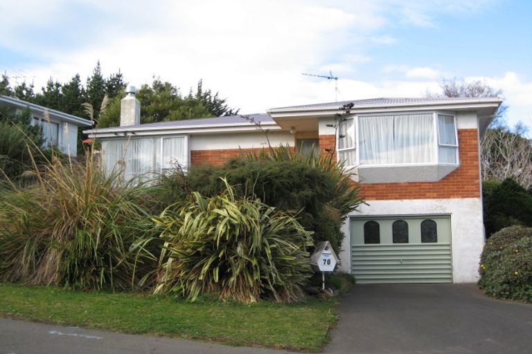 Photo of property in 2/6 Calypso Place, Rothesay Bay, Auckland, 0630