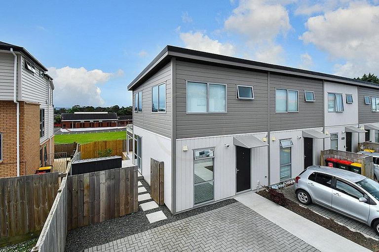 Photo of property in 1 Kanorau Place, Mangere, Auckland, 2022