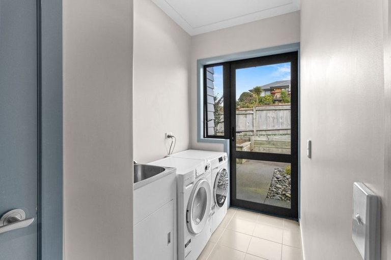 Photo of property in 48 Karamea Street, Whalers Gate, New Plymouth, 4310