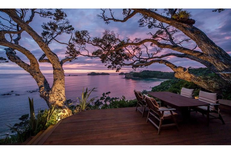 Photo of property in 356 Rockell Road, Whananaki, Hikurangi, 0181