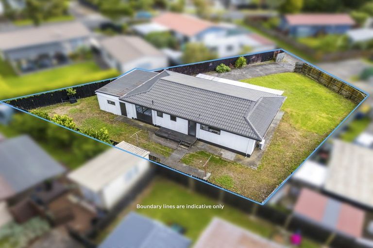 Photo of property in 11 Starforth Place, Henderson, Auckland, 0612