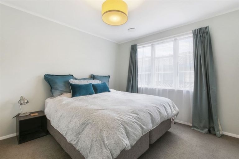 Photo of property in 10 Gladfield Lane, Te Atatu Peninsula, Auckland, 0610